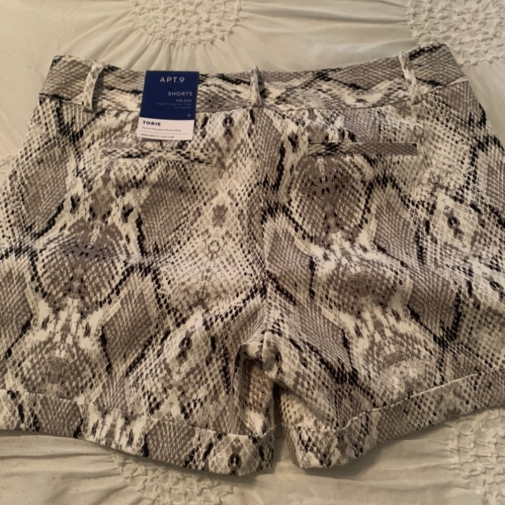Shorts - Picture 2 of 2